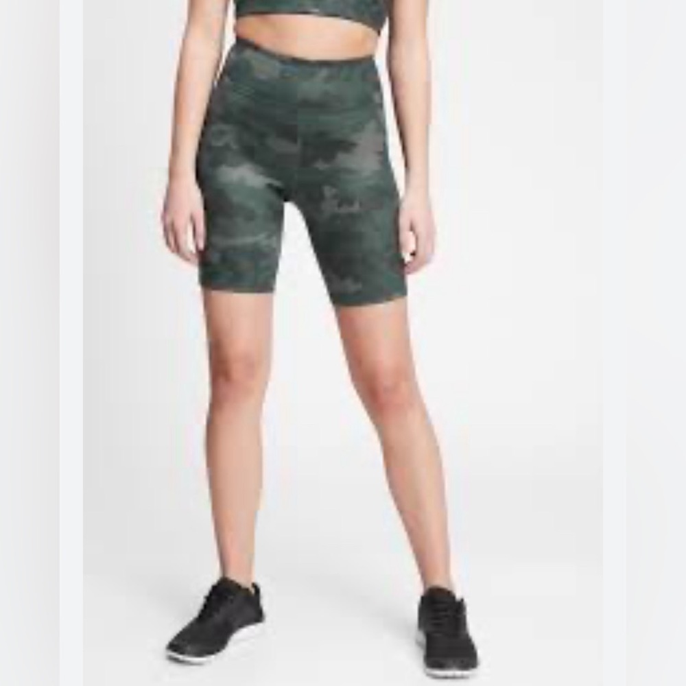 NEW GapFit High Rise Camo Bike Shorts Size XS